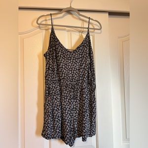 H&M - Basic Navy Blue White Daisy Print Jumper